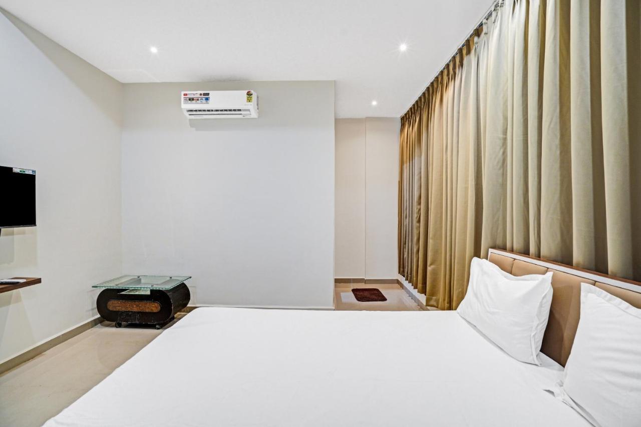 Collection O 83775 Hotel 4King Surat Esterno foto