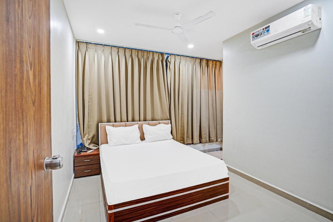 Collection O 83775 Hotel 4King Surat Esterno foto