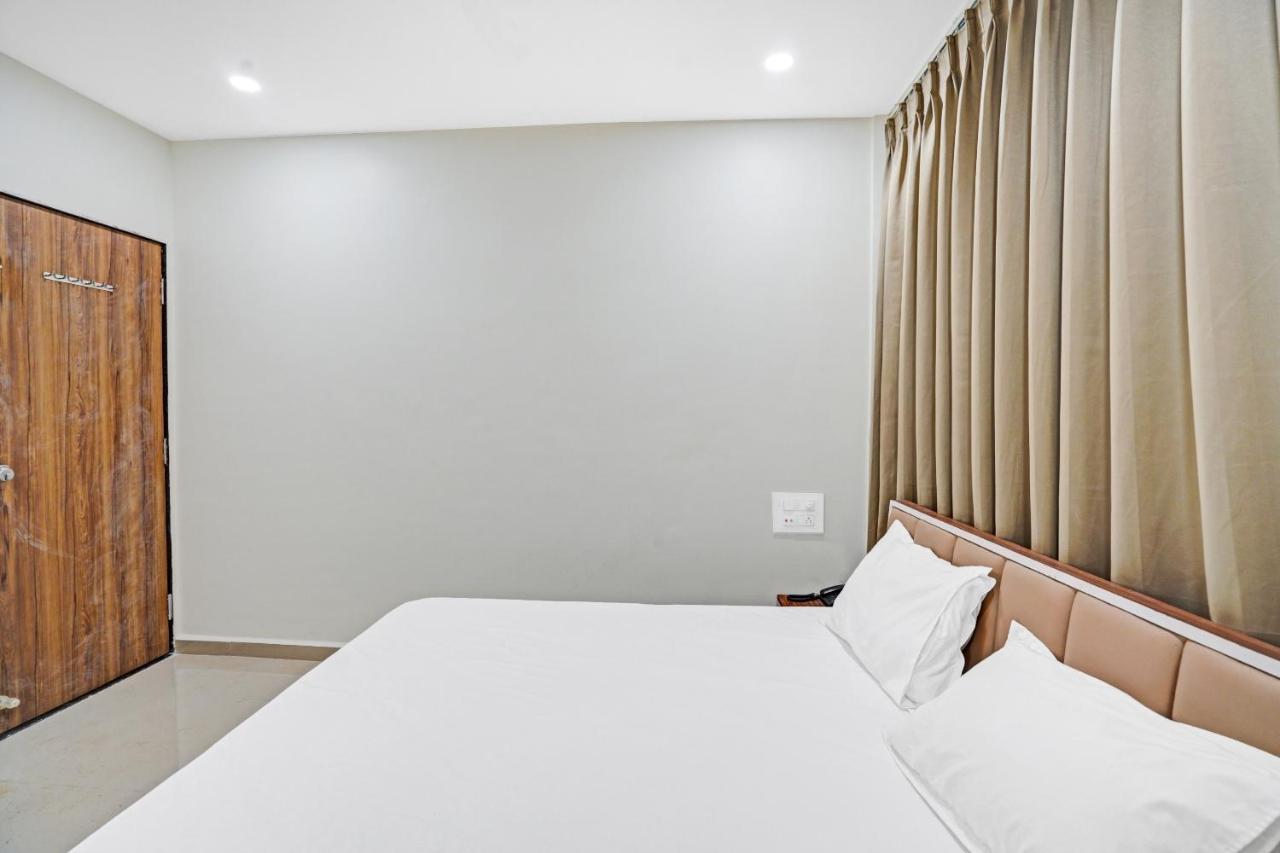 Collection O 83775 Hotel 4King Surat Esterno foto