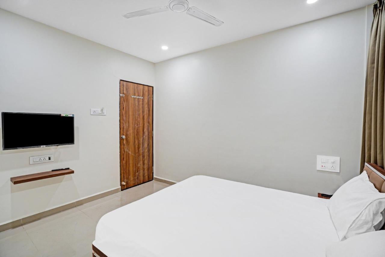 Collection O 83775 Hotel 4King Surat Esterno foto