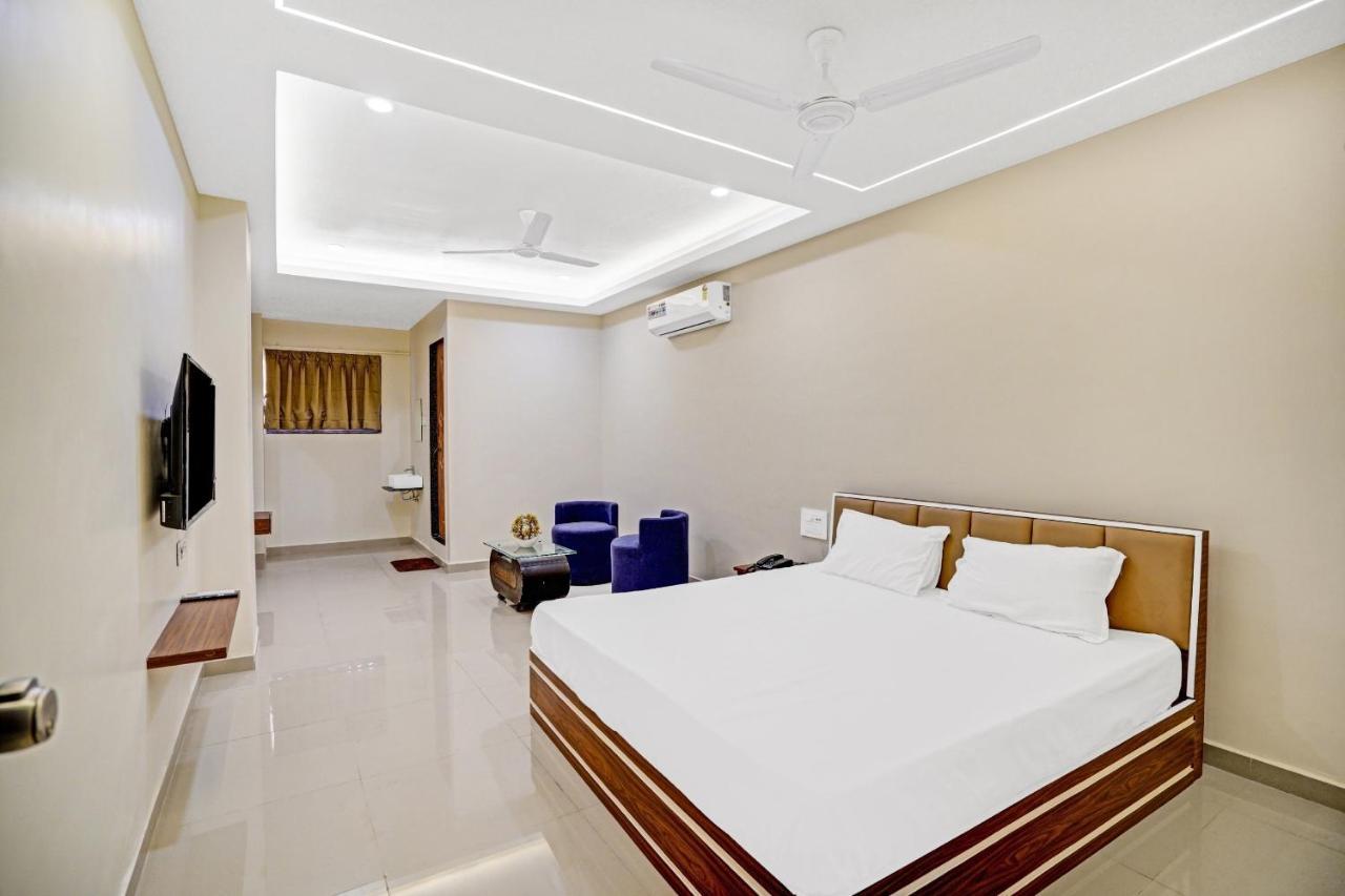 Collection O 83775 Hotel 4King Surat Esterno foto