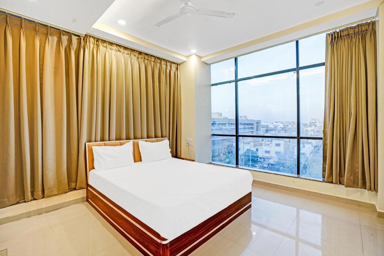 Collection O 83775 Hotel 4King Surat Esterno foto