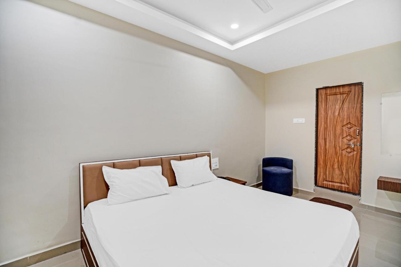 Collection O 83775 Hotel 4King Surat Esterno foto