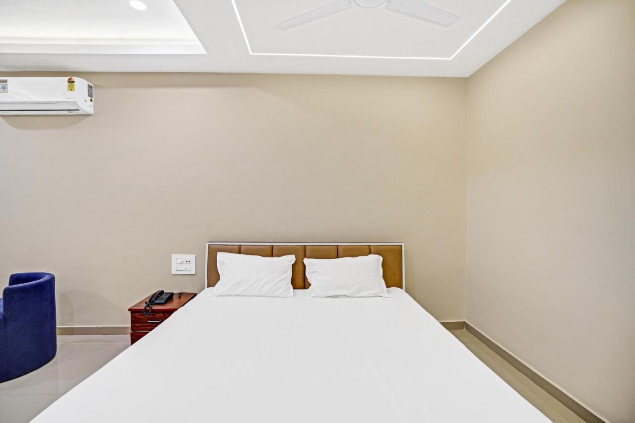 Collection O 83775 Hotel 4King Surat Esterno foto